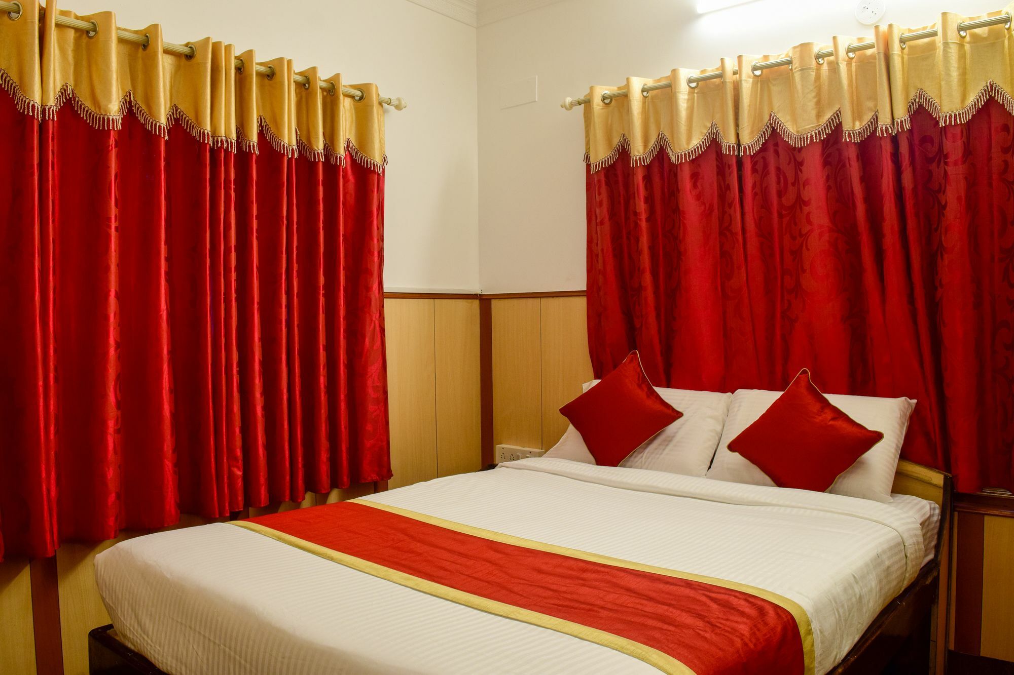 העיר בנגלור Fabhotel Shivaals Residency - Rajajinagar מראה חיצוני תמונה